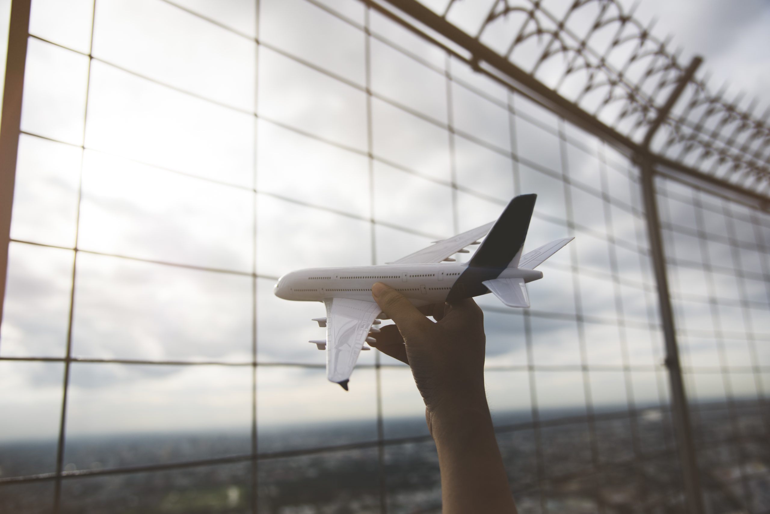 الفرق بين إدارة الطيران وهندسة الطيران