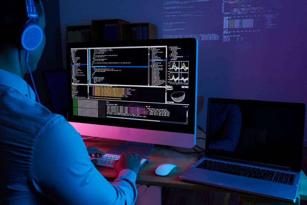 دراسة هندسة البرمجيات في جامعة اسطنبول أيدن