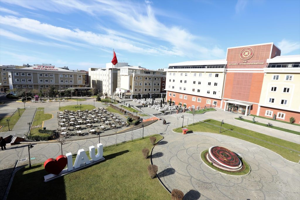 تنوع التخصصات الجامعية في جامعة اسطنبول أيدن