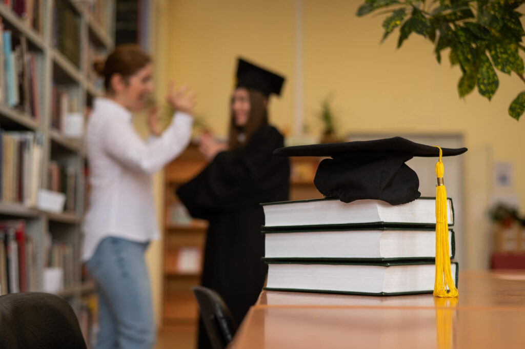 أورانوس تساعد الطلاب في الحصول على منحة جزئية بجامعة أوكان
