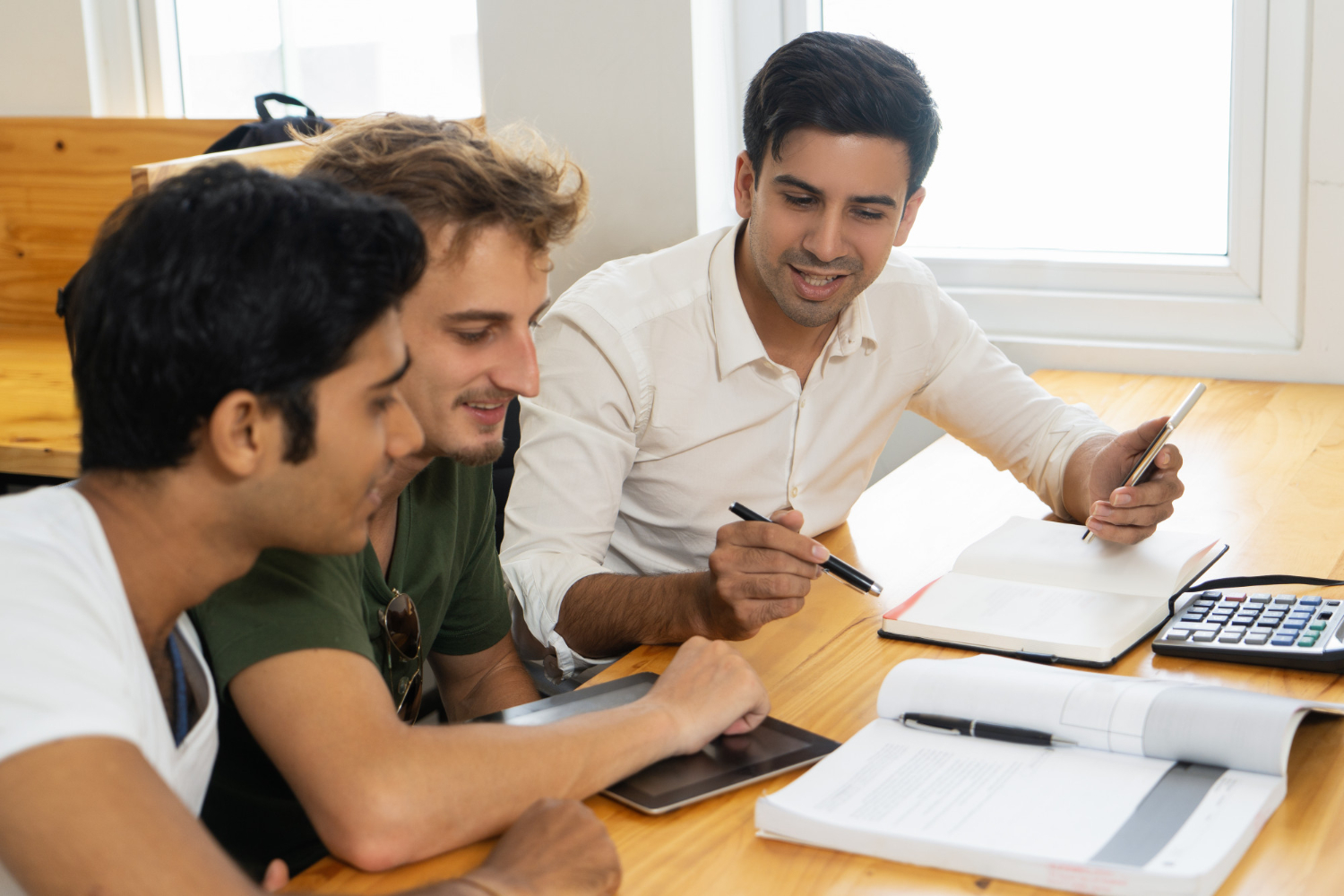 دراسة الاقتصاد في جامعة بيكنت وتأثيره على سوق العمل الدولي